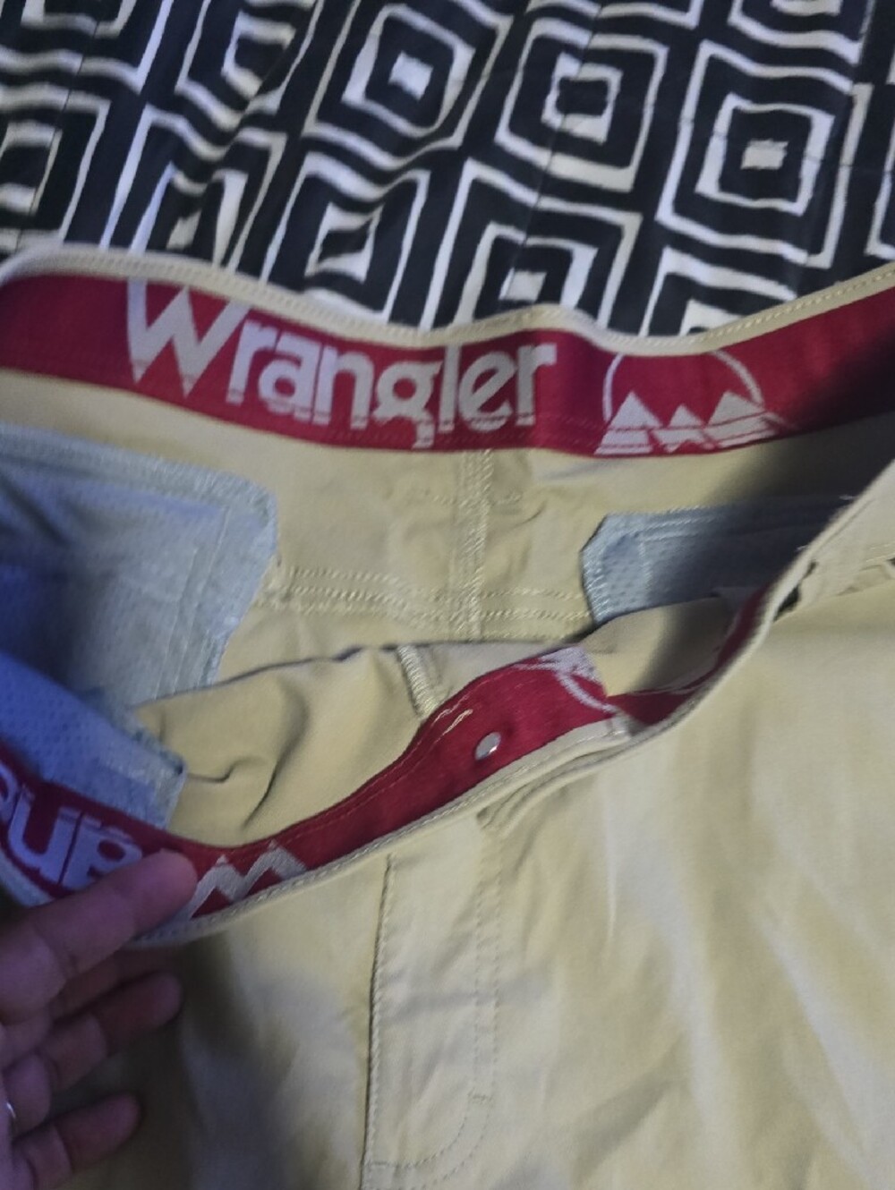 Wrangler Men's Light Khaki Hybrid Cargo Shorts - Picture 5 of 5